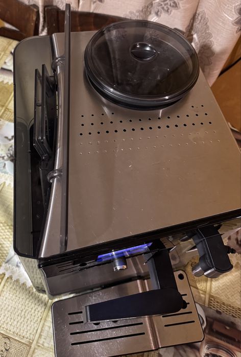 Продавам кафе мащина siemens EQ.8