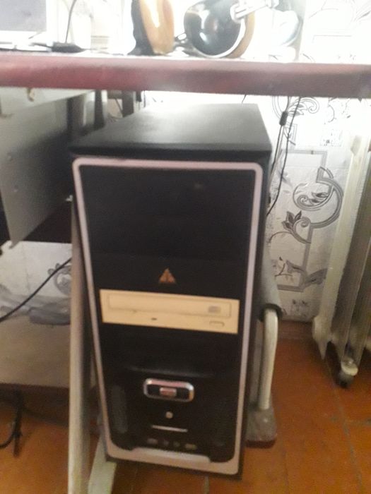 Монитор Philips 15 дюймов, клавиатура, процессор Intel