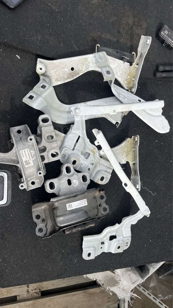 Suport baterie motor aripa balamale capota vas expandiune Audi Q3 F3