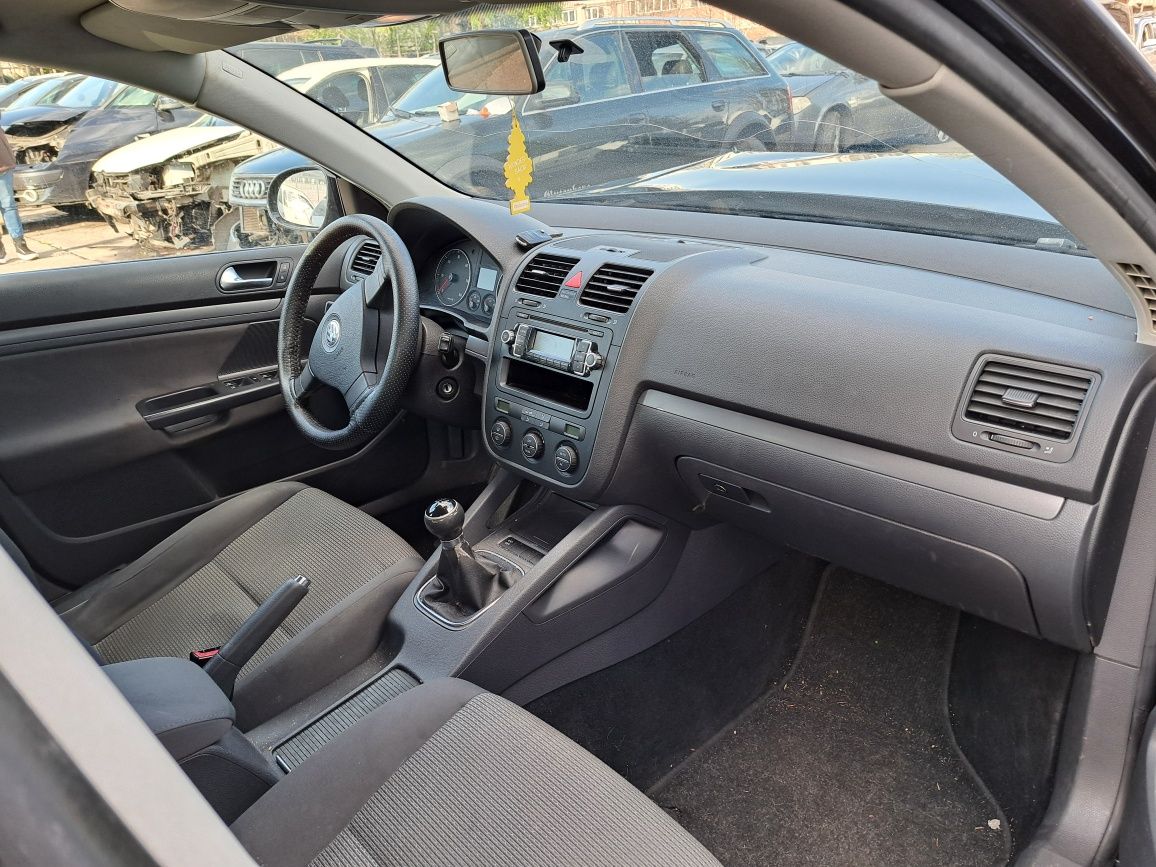 Dezmembrez Volkswagen Golf 5 2009