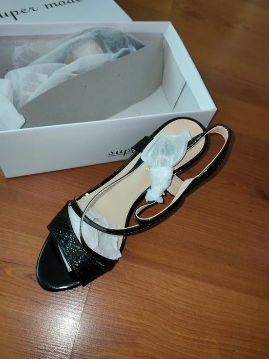 Дамски сандали с ток