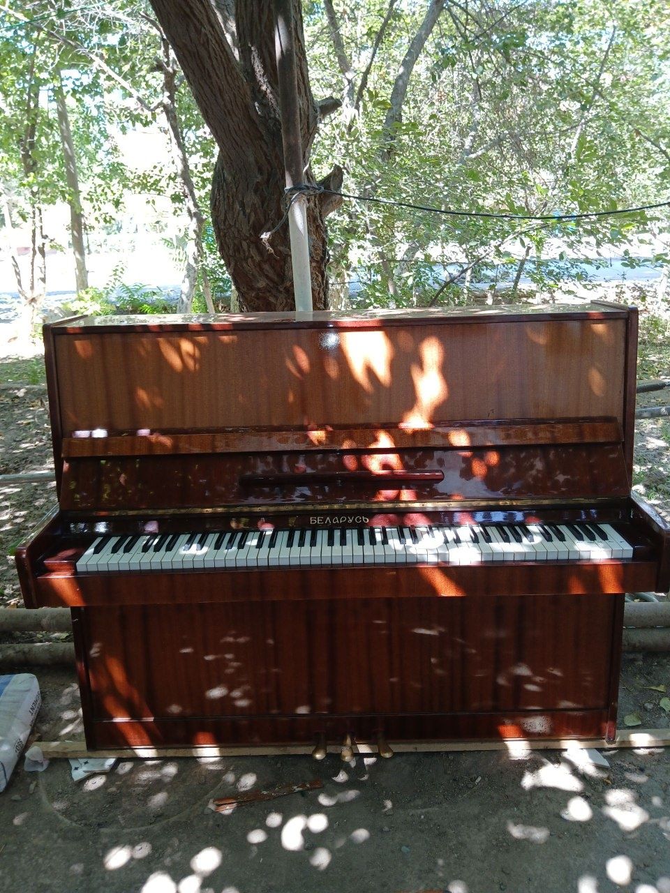 Pianino sotiladi.Belarusiya