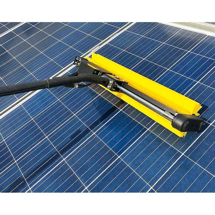 Perie pentru curatat panouri fotovoltaice si geamuri la inaltime