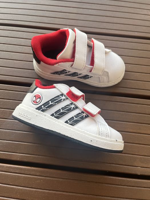 Pantofi sport Adidas marimea 21