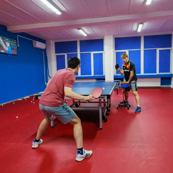 Antrenor tenis de masă. (Ping-pong)