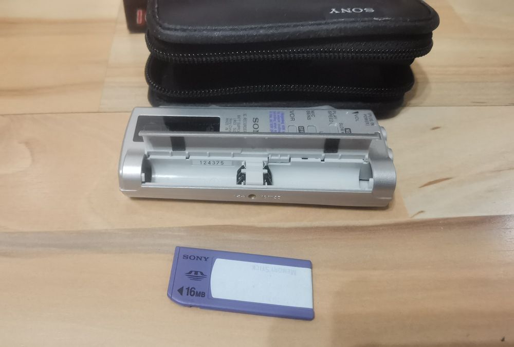 Reportofon profesional Sony ICD-MS1 voice recorder made in Japan