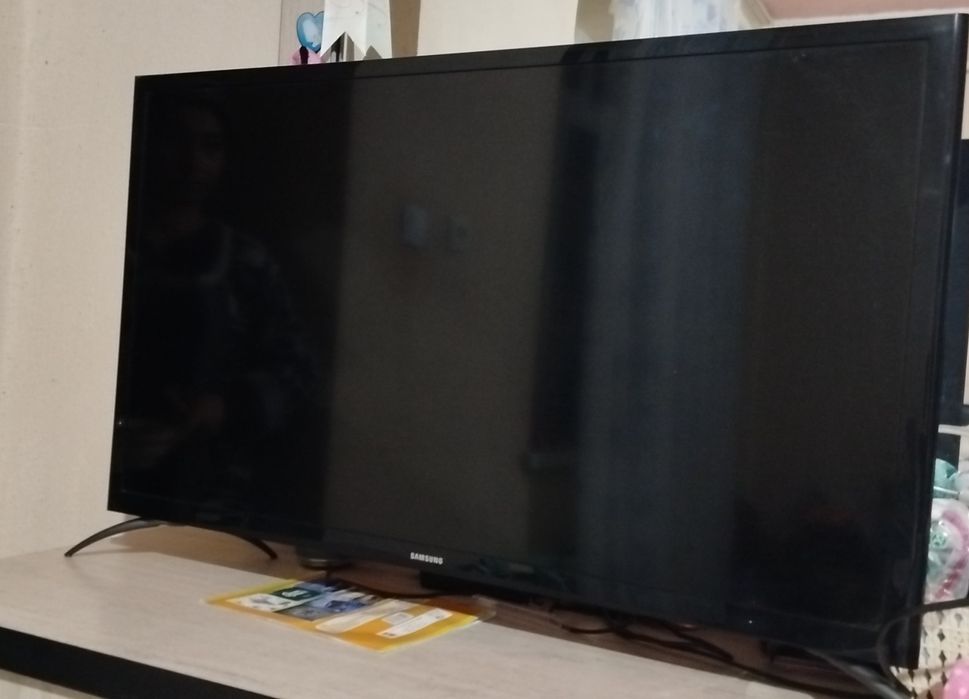Samsung 32 talik smart tv