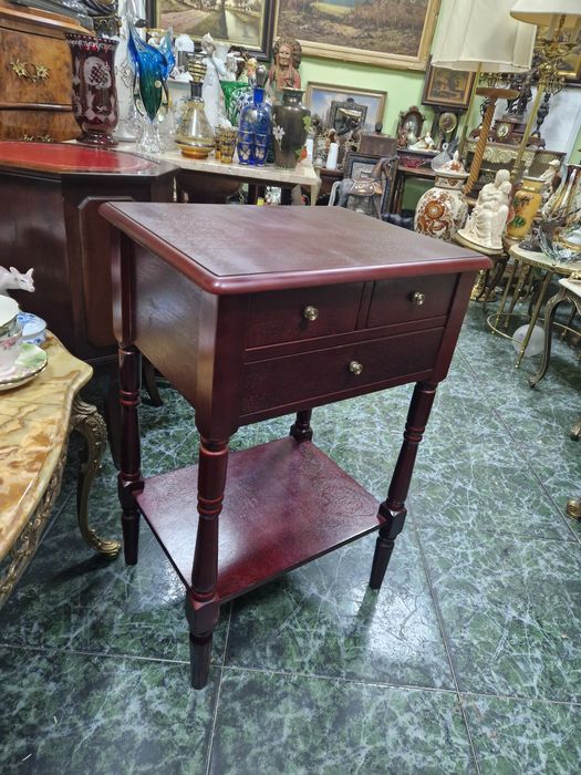 Прекрасна антикварна английска конзолна масичка