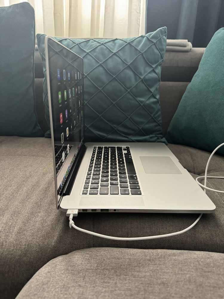 MacBook Pro 15’ 2015 i7 CA NOU