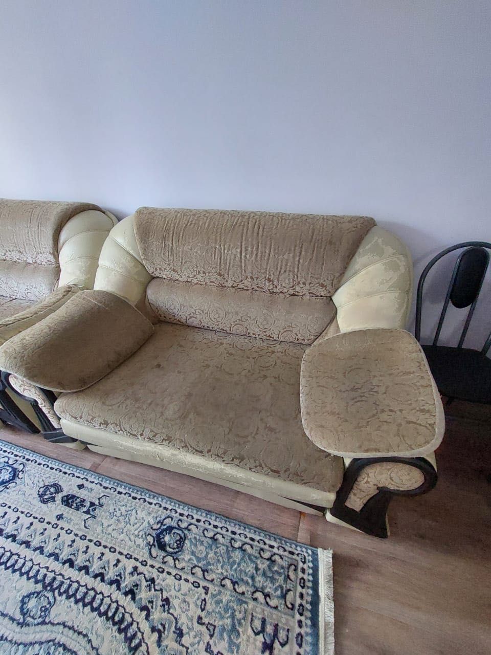 Продается диван, в хорошем качестве, длина составляет 1,5 метра