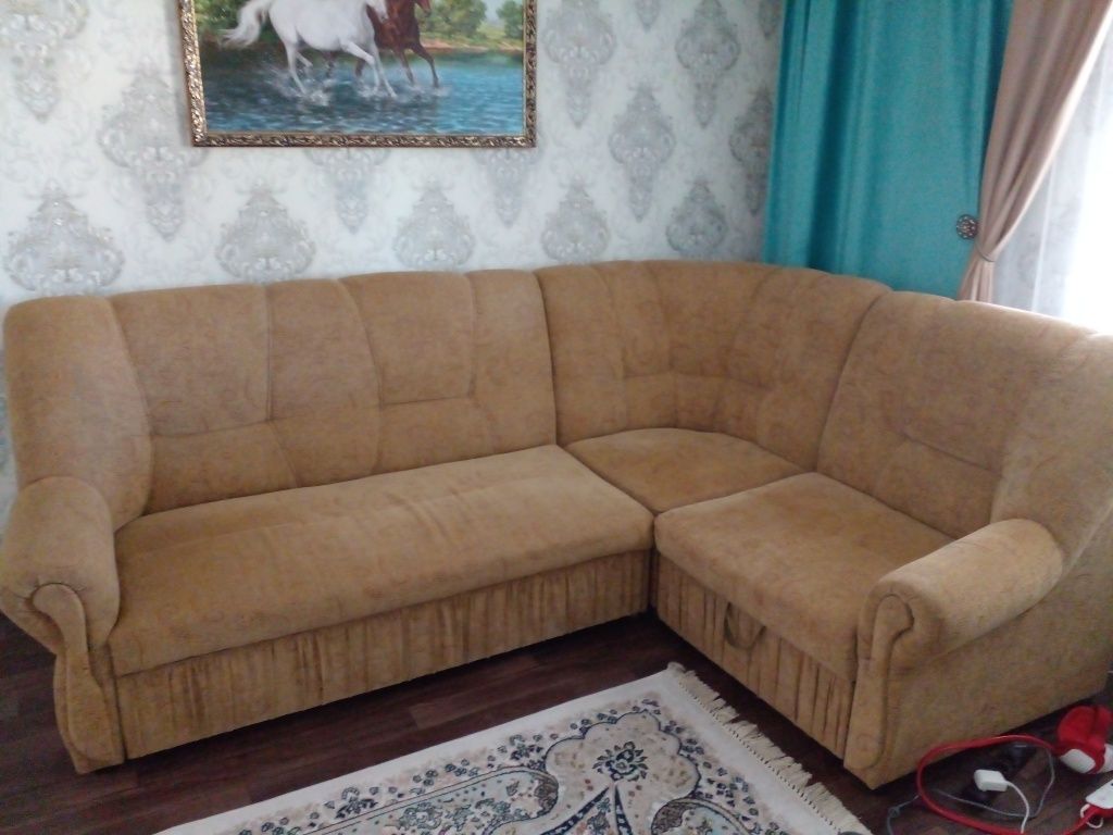 Продам  диван б/у ,  но в хорошем состоянии