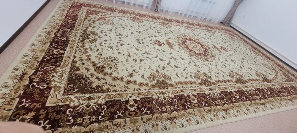 Ковер для дома в хорошем состояний