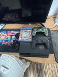 Vând PS 4 500 GB + 2 Manete