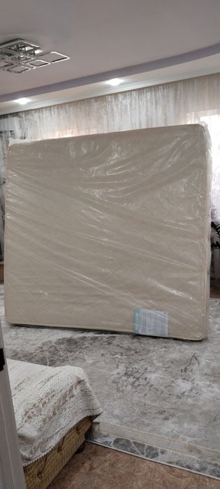 Матрас 2 метра на 180 см продам б/у в хорошем состоянии не продавлен ,