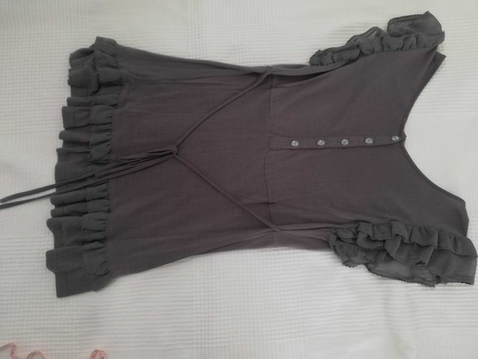 Bluză gri cu volane și aplicații, mărimea 14/M