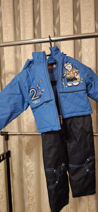 Geacă și pantaloni de schi