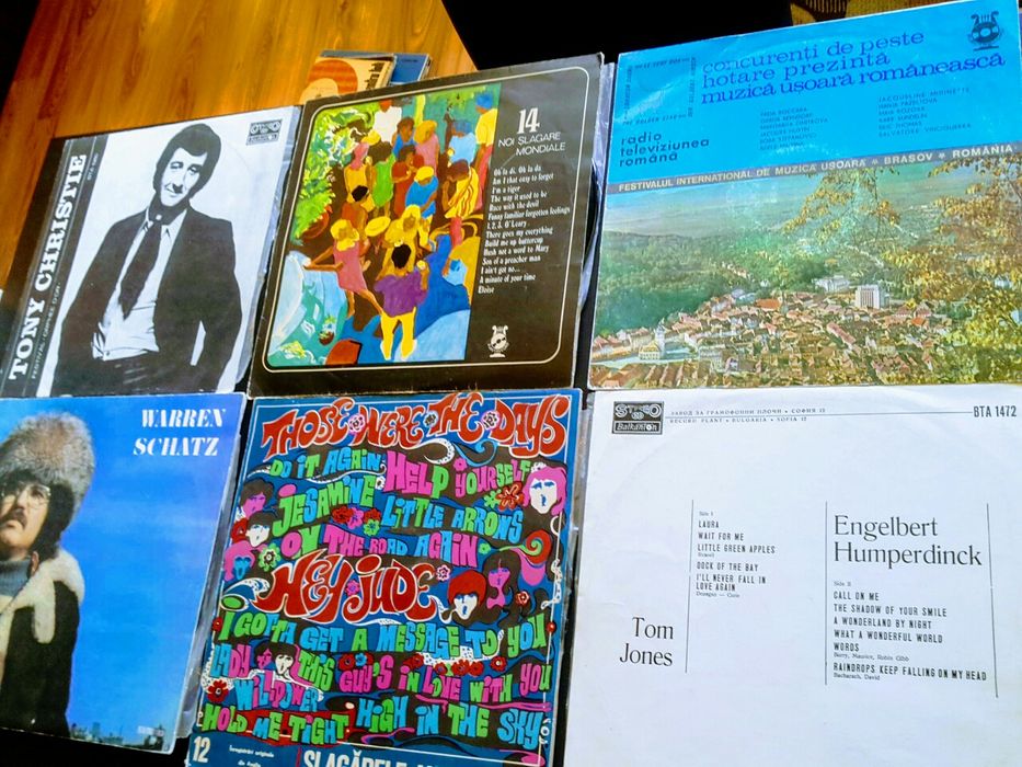 Colectie discuri vinil anii 1960 Prețul fix Se vinde toată colecția.