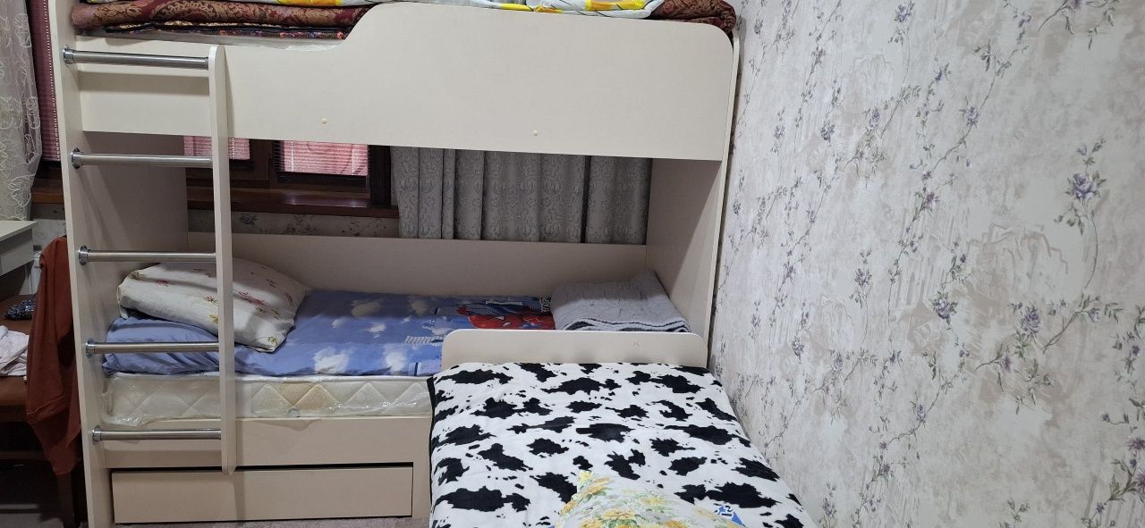 Detskiy krovat 2 x etajniy