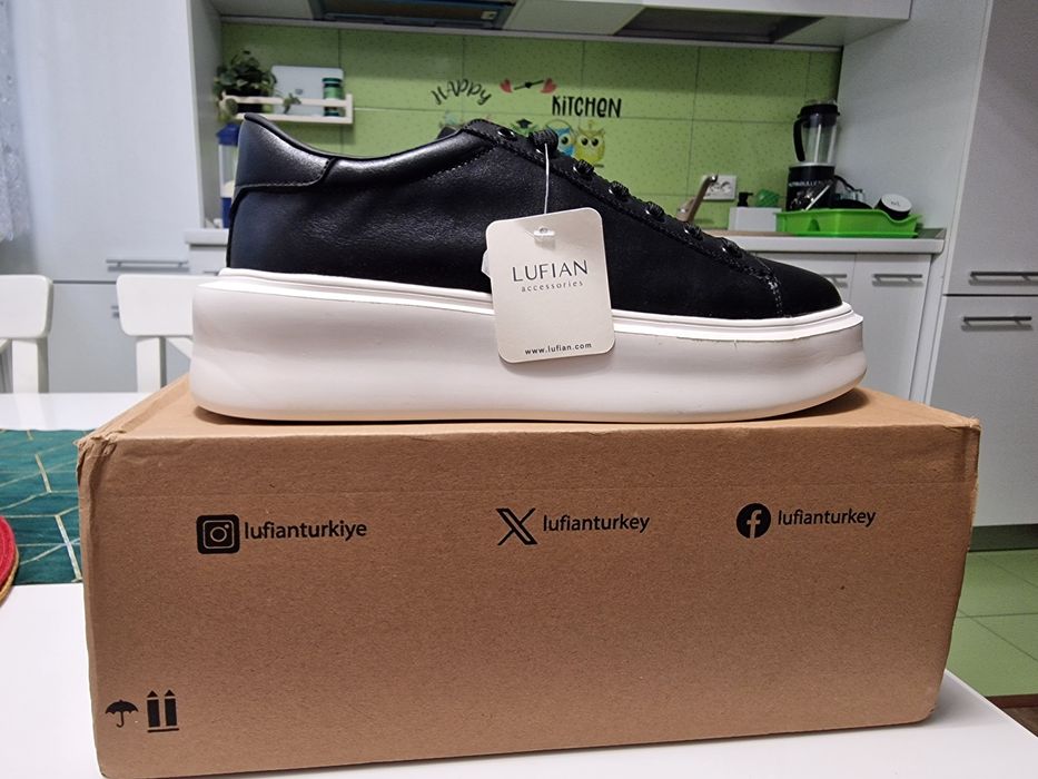 De vanzare pantofi sport LUFIAN.Nr 41. Pret fix 90 ron.
