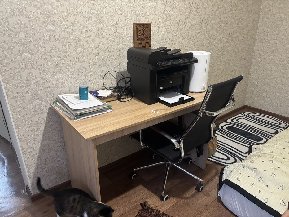 Продаю стол с креслом