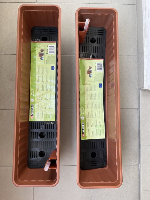 Jardiniere cu rezervor apa