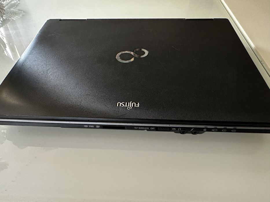 Лаптоп Fujitsu LifeBook – i5, 4GB RAM, 500GB HDD – Windows 10 Pro