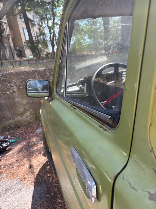 Автомобил Lada niva