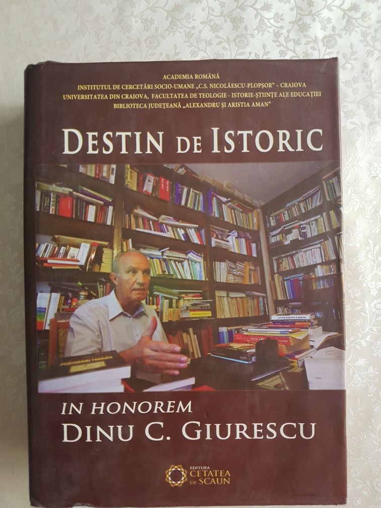 Destin de istoric. IN HONOREM DINU C. GIURESCU, 720 pagini, stare bună