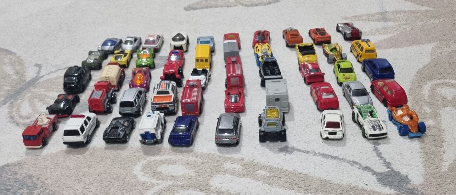 50 masinute Hotwheels