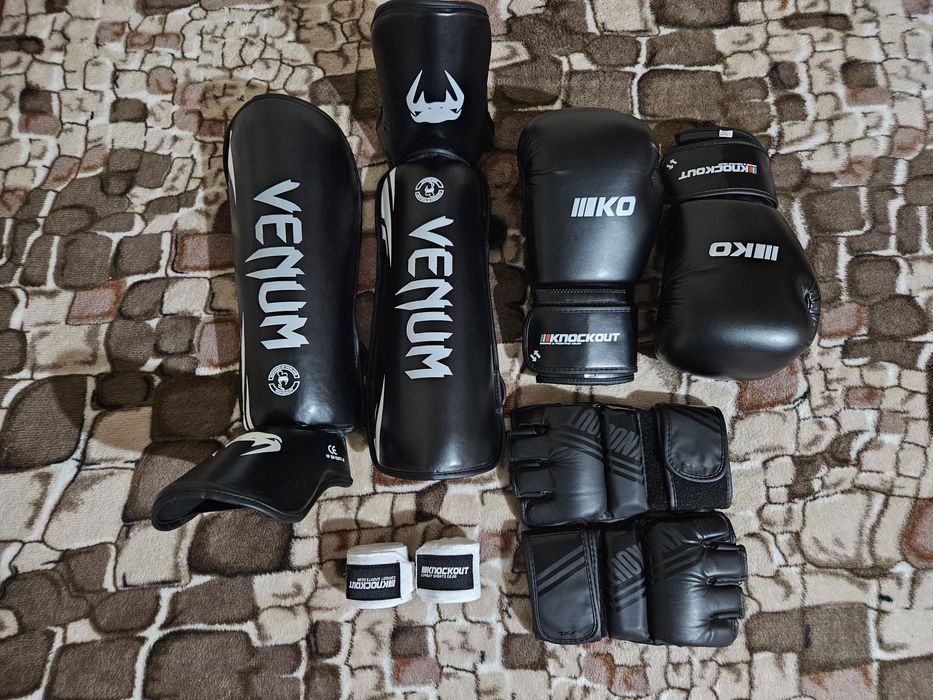Vând echipament kickboxing/MMA