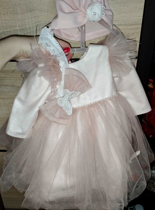 Vând rochița fetița