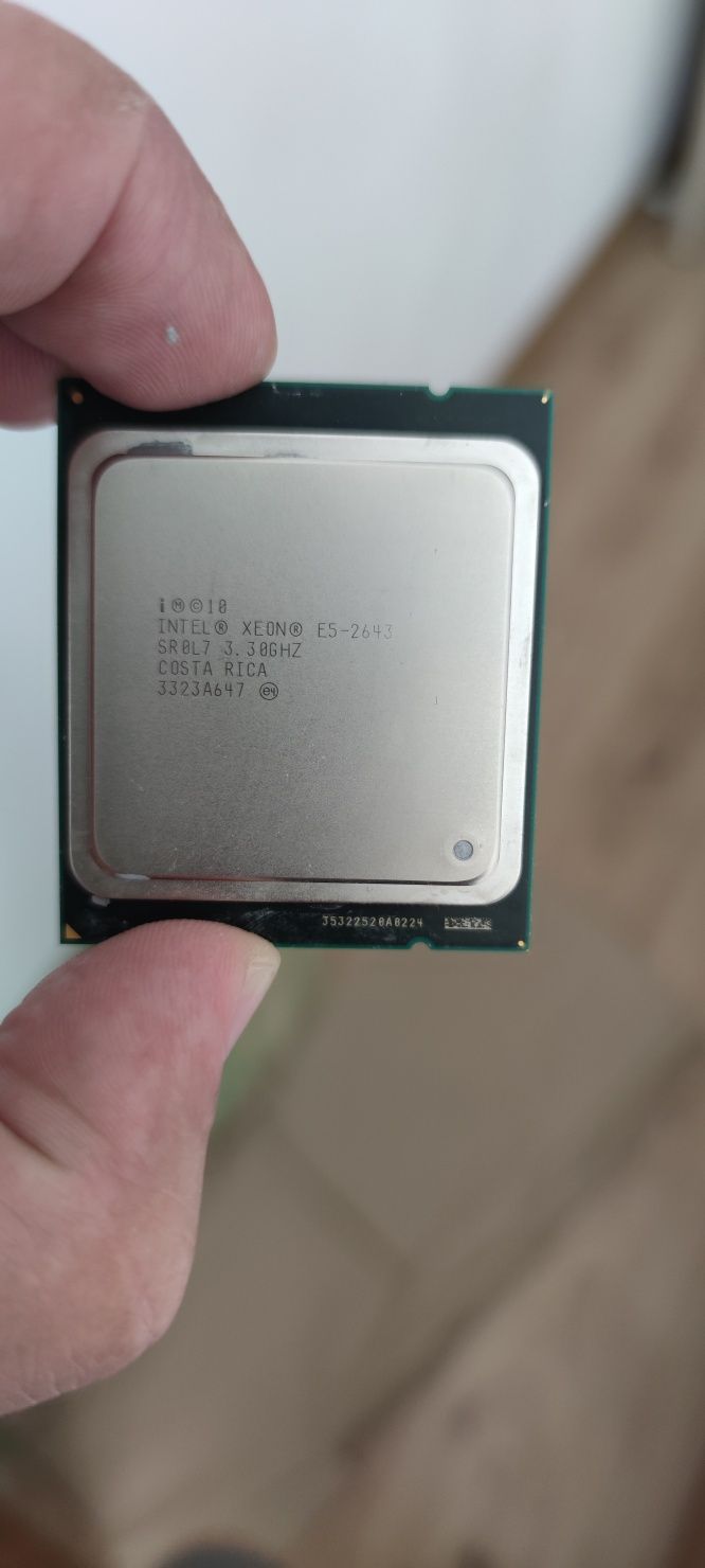 5x INTEL® XEON® E5-2643