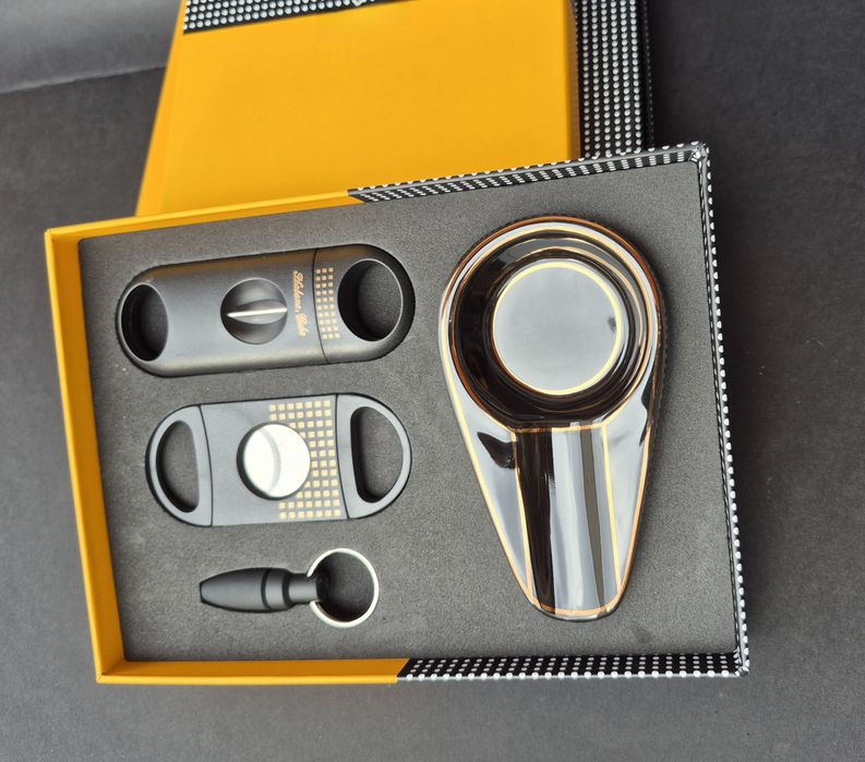 Подаръчен комплект за пури,с лого,два цвята