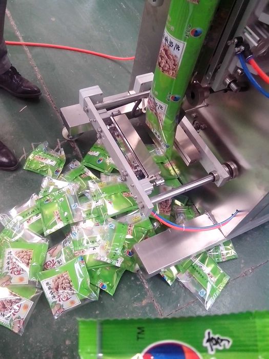 aparat de ambalat produse granulate și praful de granule