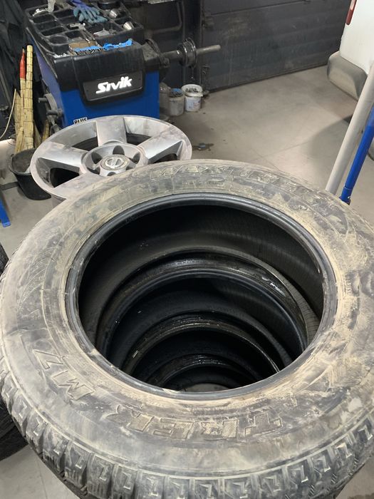 Продам 3 резины на 18 зима