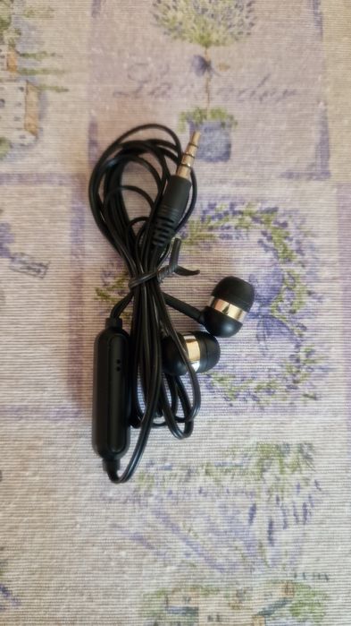 Vând casti audio cu fir