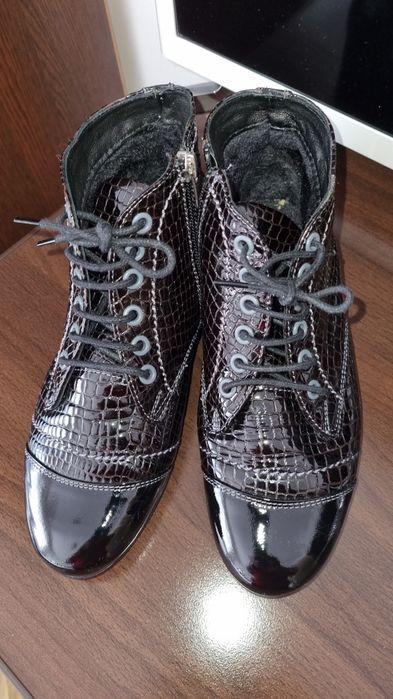 Vand ghete piele lacuita