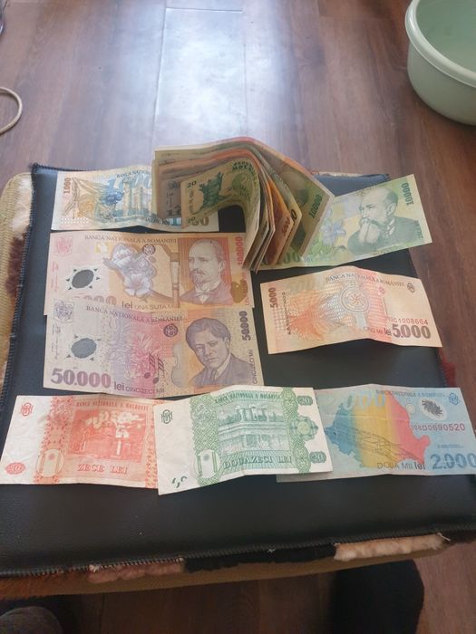 De vânzare bani vechi de la 100 de mi de lei pana la 10 lei