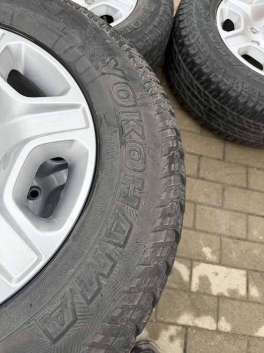 Jante Ford Ranger 265 65 17 Brigestone M+S