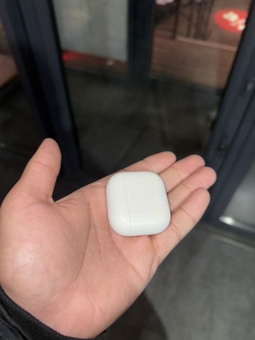 AirPods 4 поколения