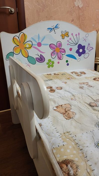 Продам детскую кровать в отличном состоянии 165*85