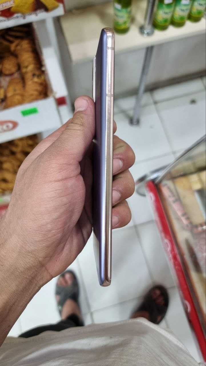 S21 plus 8/256 holati juda zor