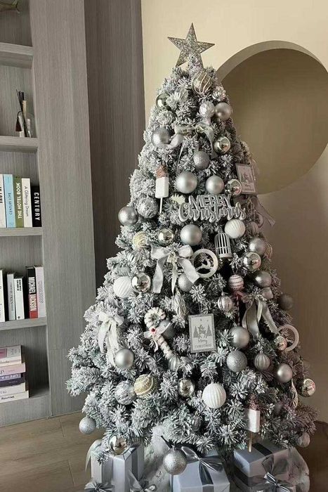 Новогодняя елка заснеженная 210 см с набором игрушек для украшения