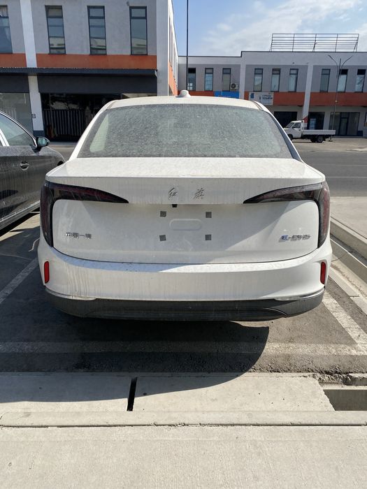 Hongqi E-QM5 500Km Full 2025