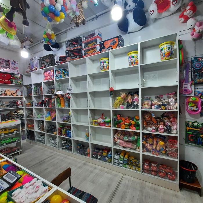 Magazinlar uchun kampilekt mebel sotiladi