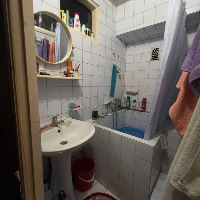 Продается квартира на Юнусабаде Бадамзаре 3/3/5 70 м2