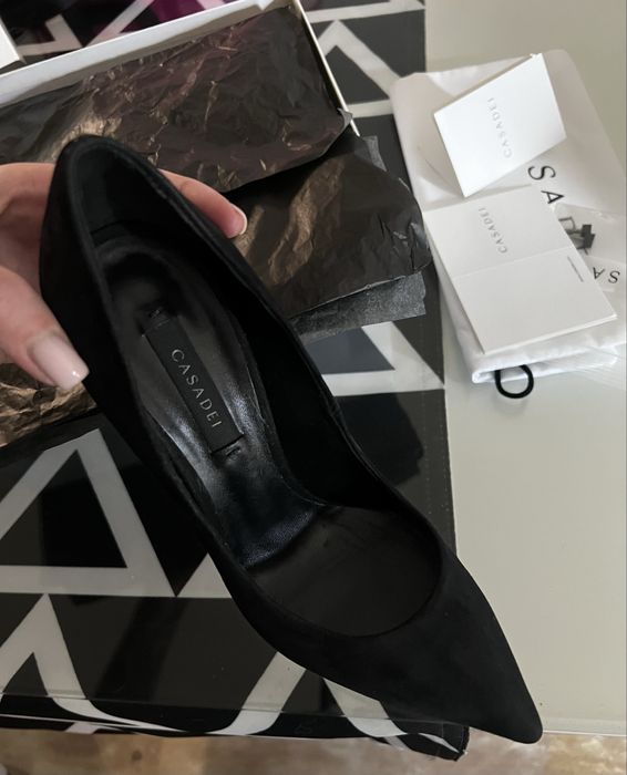 Обувки Casadei      .