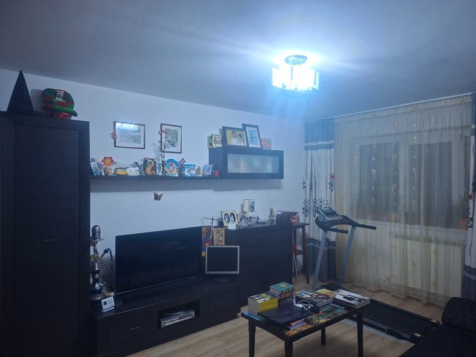 Apartament 3 camere decomadate, zona de jos