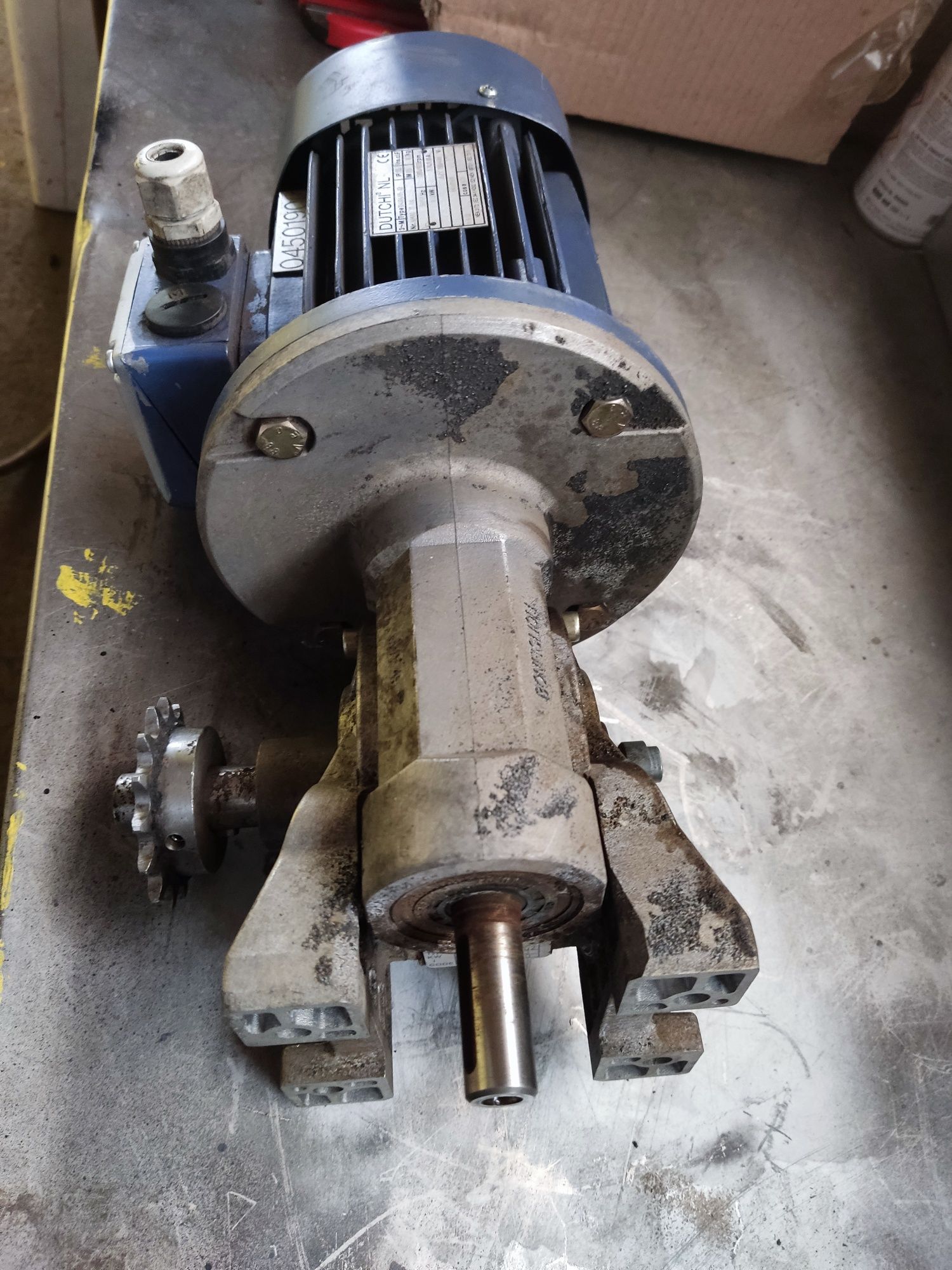Vind motor electric cu reductor 0,37 kw 230/400v rotație 1365/ min