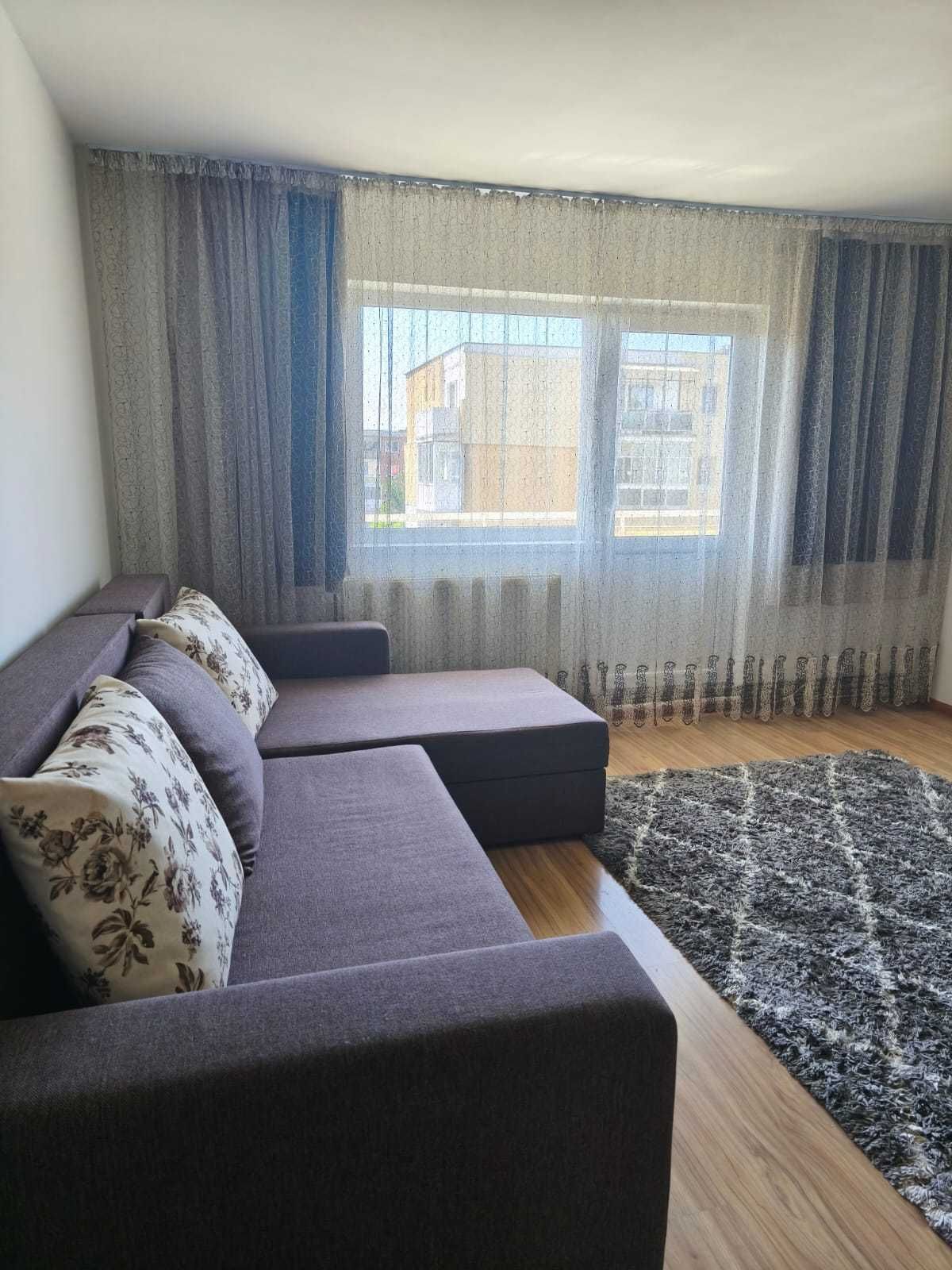 Proprietar Apartament cu 2 camere semidecomandat de vanzare
